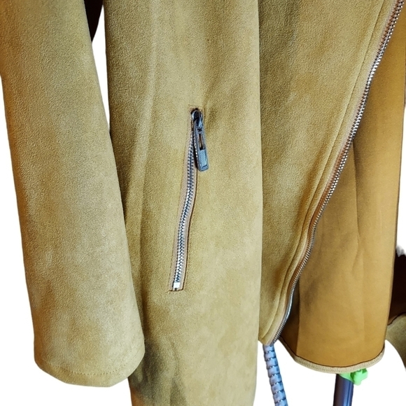 Chic Gold Asymmetrical Women's Jacket - Picture 2 of 16